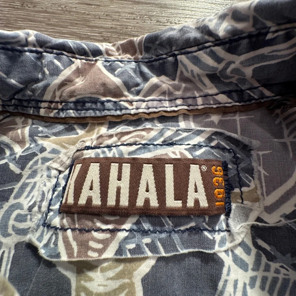 Kahala Shirt Mens M Blue Red Fish Print Cotton Vacation Hawaiian Aloha Resort